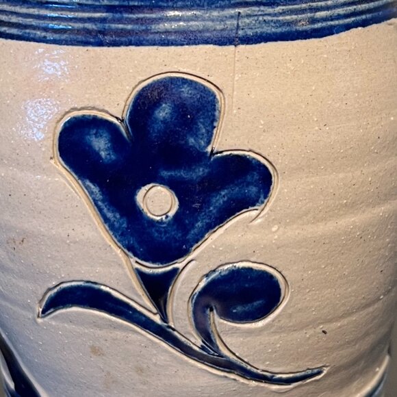 Vtg Williamsburg Pottery Double-Handled Salt Glaze Crock w/ Cobalt Blue Designs - Picture 8 of 16